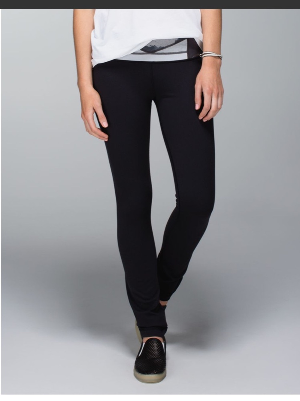Lululemon- Reversible- Sz 6- Mid Rise- Skinny Groove Pant- Black/Quilt Spring